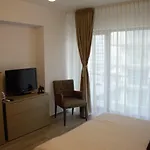 Luxury 42 De Silva Apartment